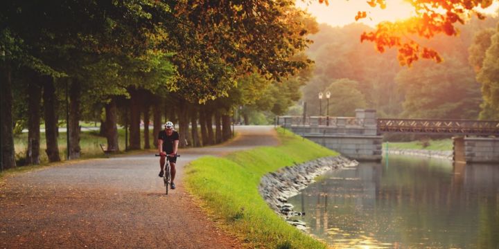 ⓒ Werner Nystrand/Folio/imagebank.sweden.se Ruta en bici por un canal de Suecia